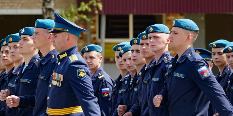乌军官兵调转枪口宣誓效忠俄罗斯，有感于俄军对战俘的成功改造