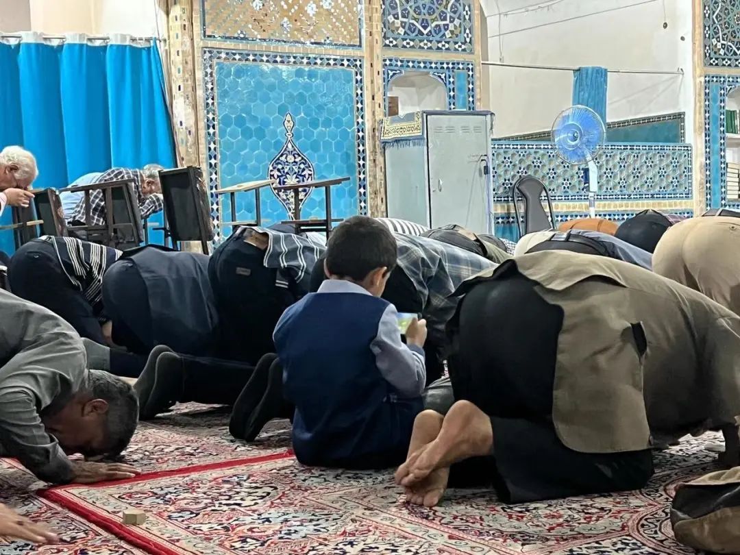 亲历:被美国制裁了40年的大国, 小孩都在拼命学中文