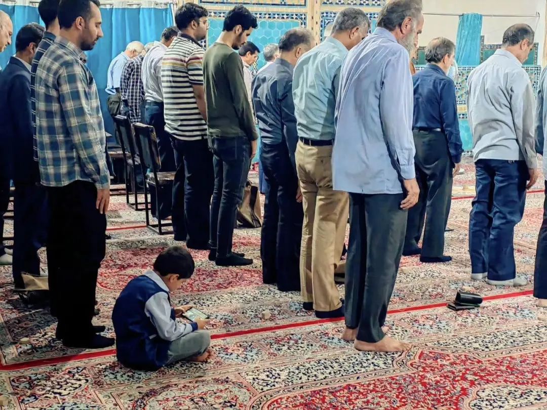 亲历:被美国制裁了40年的大国, 小孩都在拼命学中文