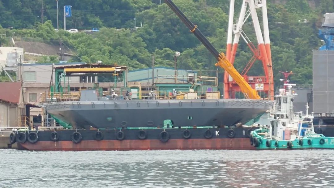 逆天!中国075型攻击舰居然装上了“滑跃式甲板”?