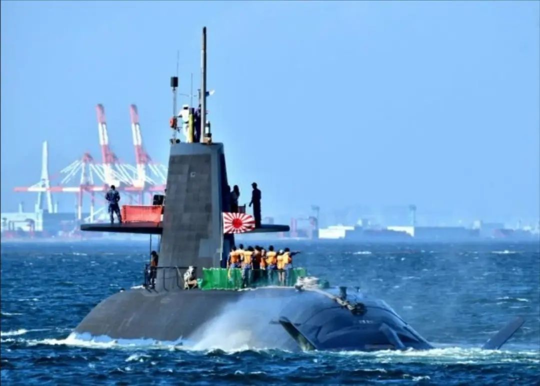 日本最强潜艇下水，锂电池动力，号称领先中国15年，真的吗？