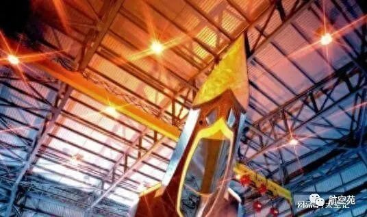 一架从未公布的轰炸机被曝出,沈飞获国家级大奖,总师笑容满面