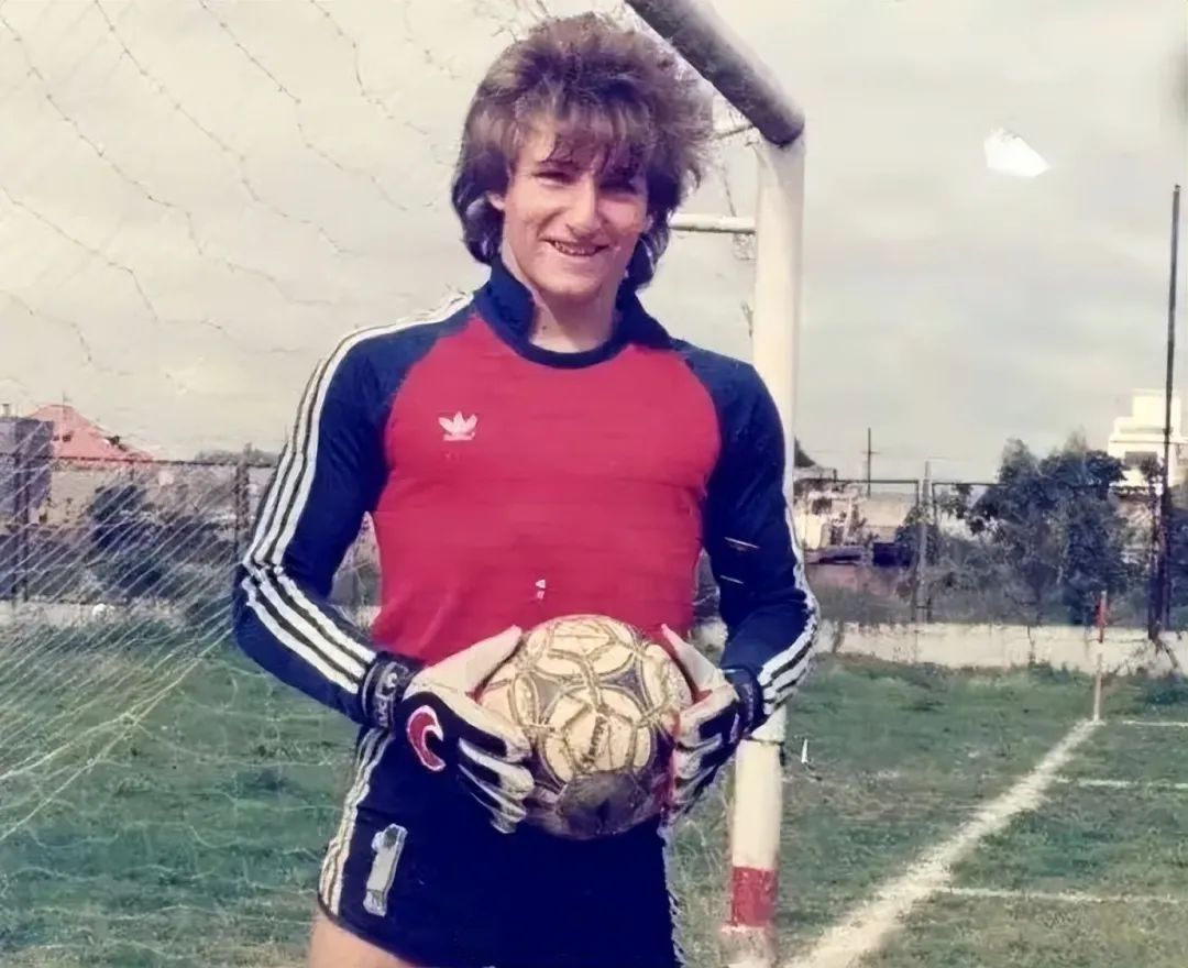 阿根廷不信眼泪,信反华的米莱,“阿根廷川普”能带国家跳出坑?