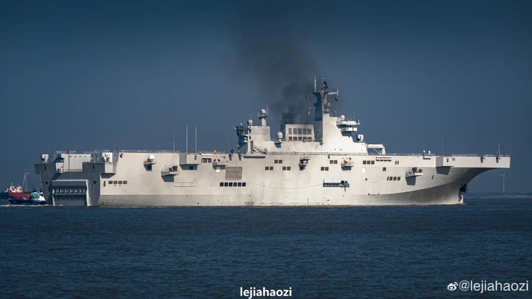 逆天!中国075型攻击舰居然装上了“滑跃式甲板”?
