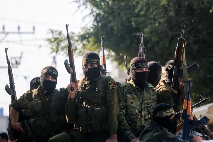 跟憨豆学的?不用哈马斯出手,人质自己就“要挟”以色列政府