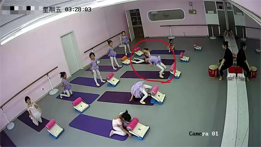 杜绝“下腰瘫”,这个提醒家长也要听进去 | 新京报快评