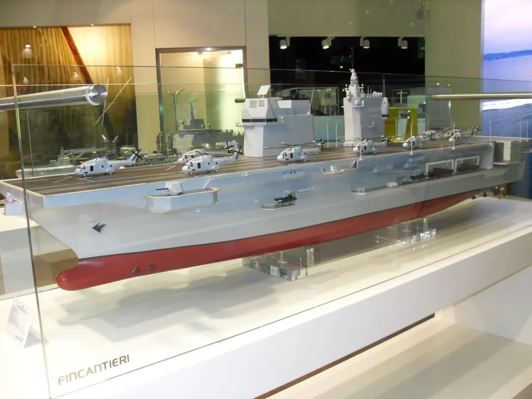 逆天!中国075型攻击舰居然装上了“滑跃式甲板”?