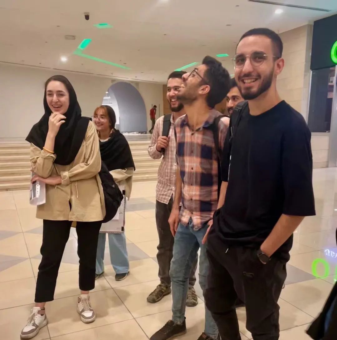 亲历:被美国制裁了40年的大国, 小孩都在拼命学中文