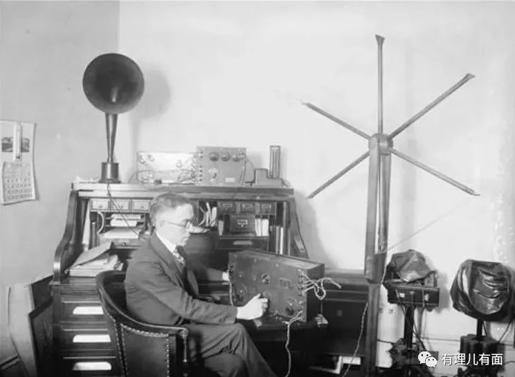 社交媒体:拆解西方代议制民主政治神话