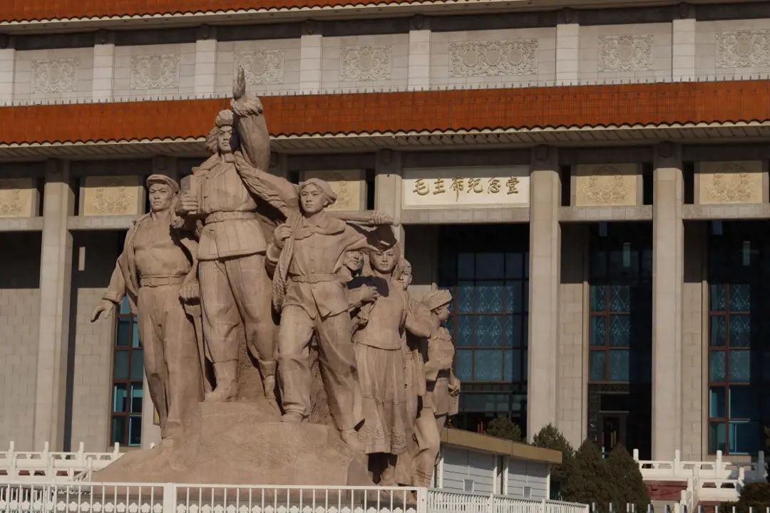 国人从心底里自发崇拜怀念导师,无人能企及,但要警惕坏人使坏