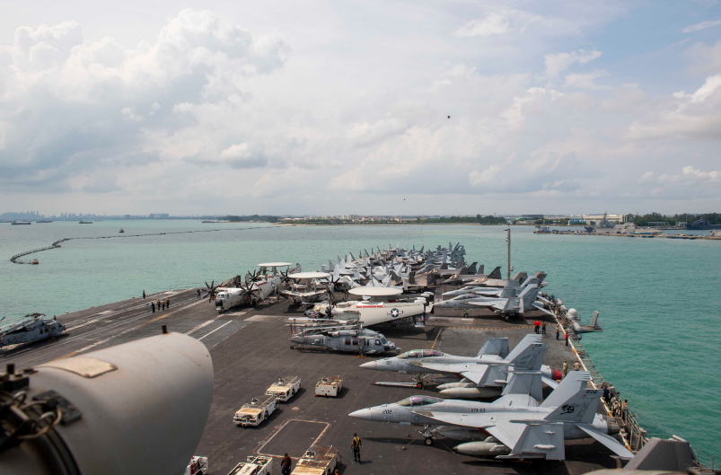 “目前唯一在南海部署的域外海上力量”,圣诞节“卡尔·文森”号核动力航母重回南海想干啥