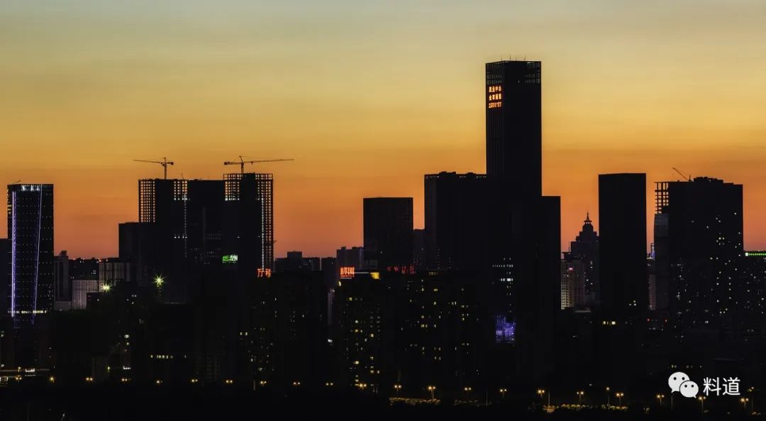 潘功胜:主动适应房地产市场重大转型