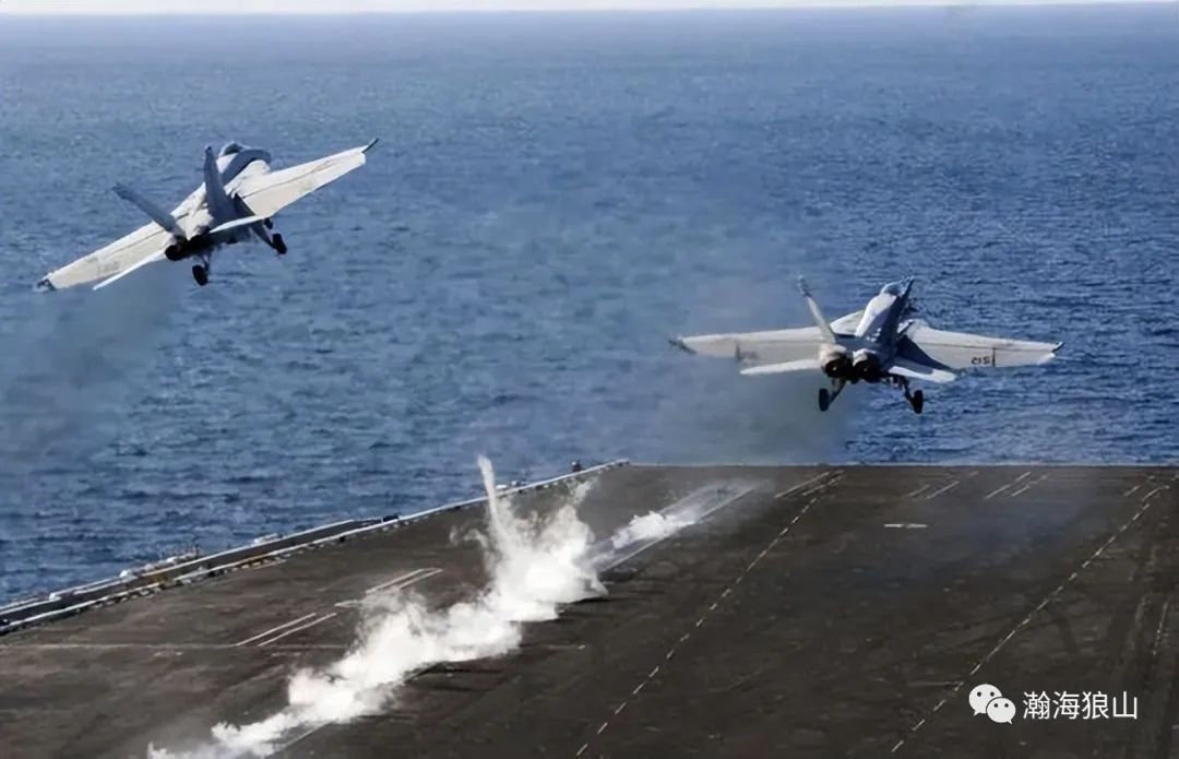 同时弹射2台小红车,隐身机全尺寸模型也上去了?