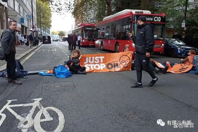 放心,欧洲的问题比美国的“觉醒思想病毒”严重多了!