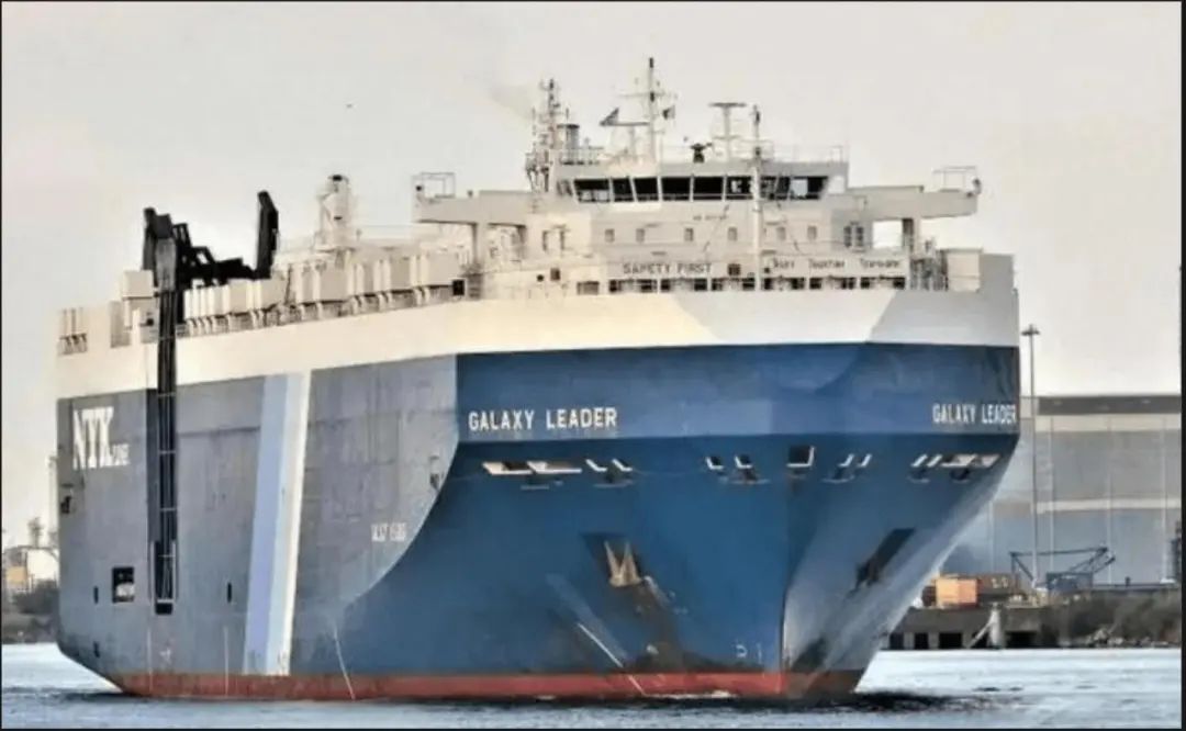 胡塞武装封锁海峡,美国舰队碰上硬茬!喊话中国,一起红海行动