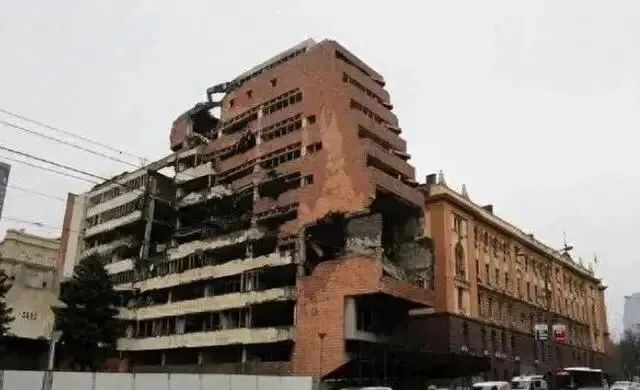 美国对中国的两个动作值得警惕:战争、禁令来得蹊跷,小心阴招