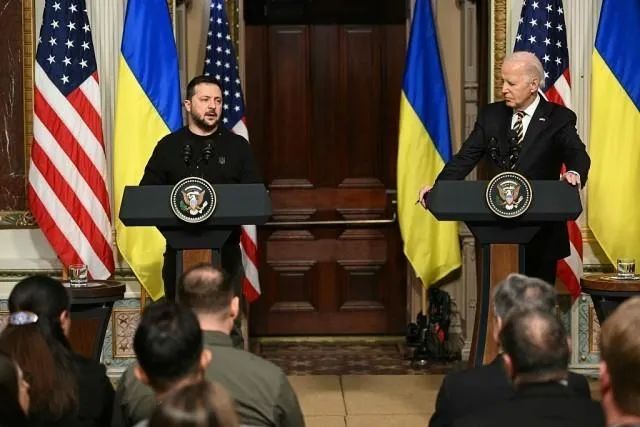 见过泽连斯基后,拜登被弹劾,俄乌冲突就要结束了吗?