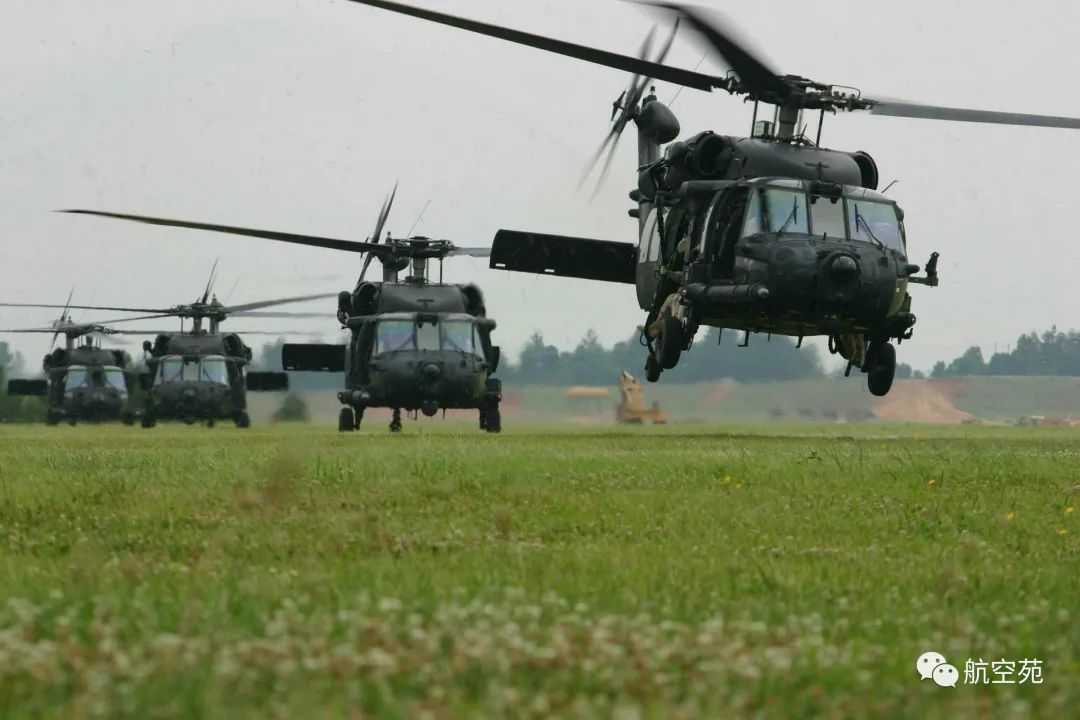 美媒：美军着手削减并替换“黑鹰”直升机群