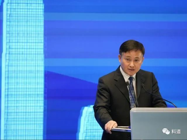 潘功胜:主动适应房地产市场重大转型