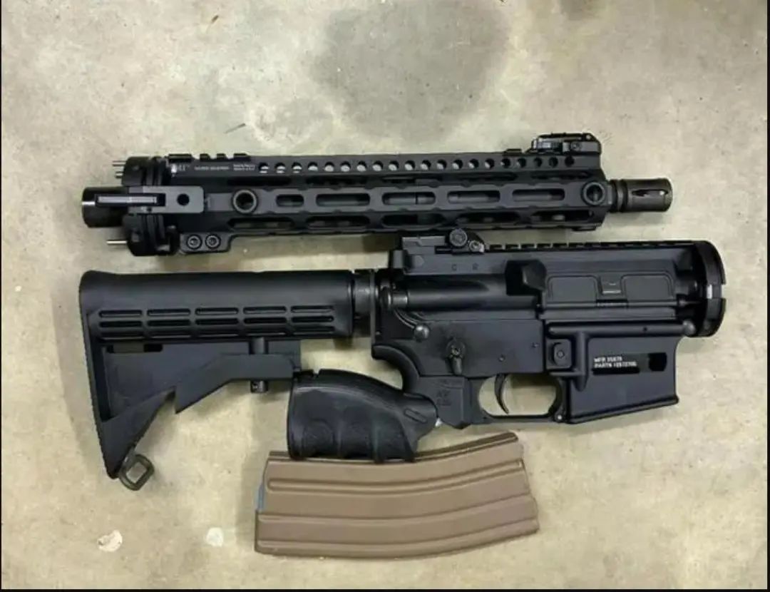 火力强悍!解放军终于追上了美俄,陆航飞行员配95式短突击步枪