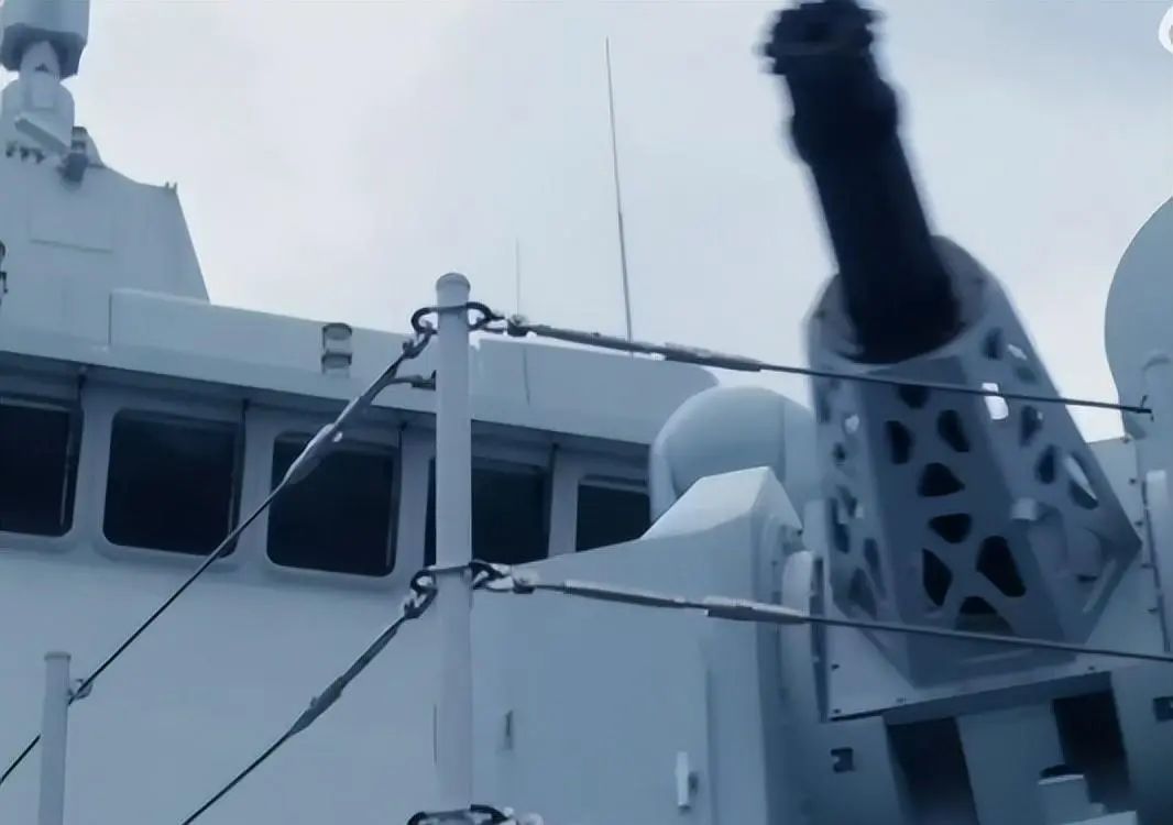 央视首次公开：两架美机向南昌舰俯冲，南昌舰直接打开了导弹盖板！