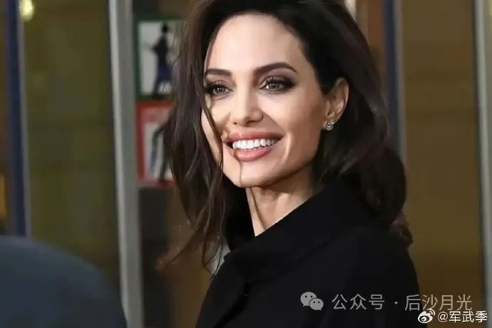 美国新年大瓜:“超级老鸨案”,奥巴马、霍金上榜