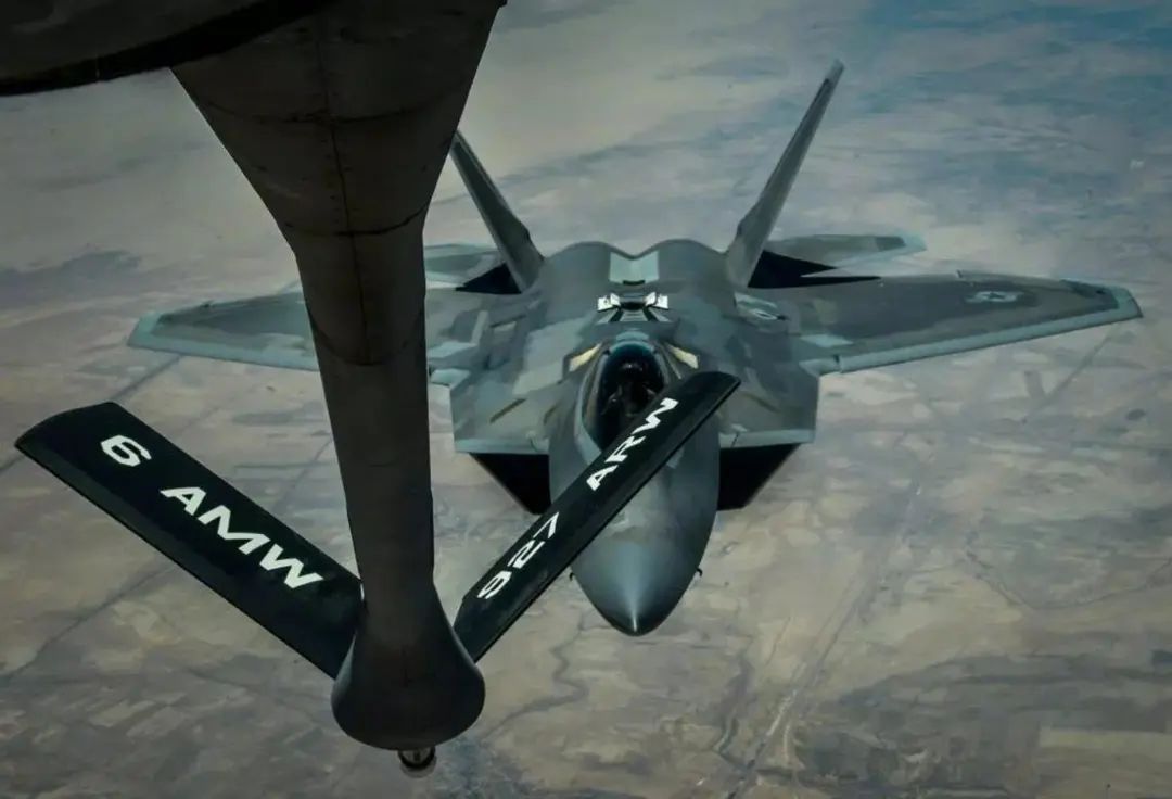 一声巨响,3亿美元飞机烧成废铁,美军最不想看到的局面发生了