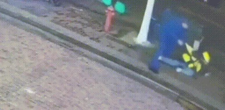 青岛被保安刺死的32岁外卖员,竟然花100多万留过学