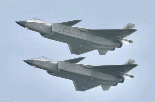 2023年成绩单公布：中国战机产量远超预期，歼-20交付首次反超美国F-35