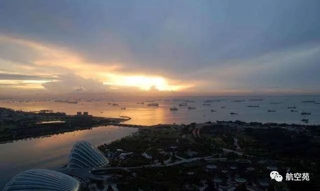 马六甲海峡一声巨响,印度战机成功击沉一艘货轮,俄警告惹怒大国