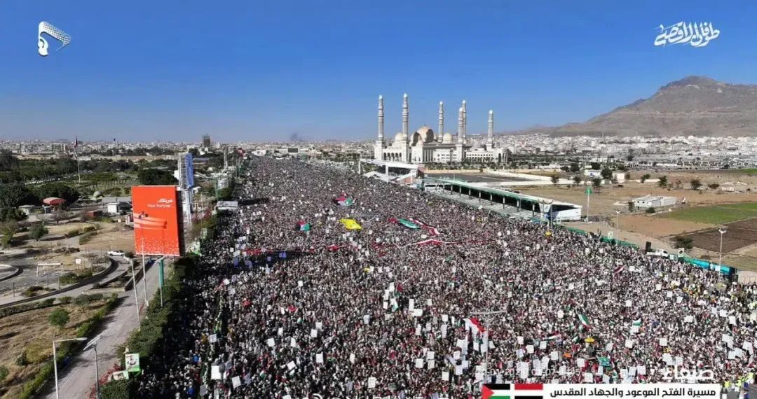 100枚导弹砸下去,拜登捅了马蜂窝!胡塞武装:击落美军F-22