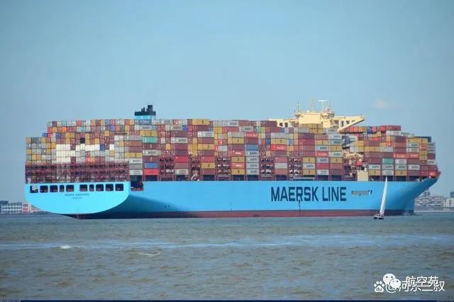 美军和胡塞武装正面交火,舰载直升机出动,击沉3船无人生还