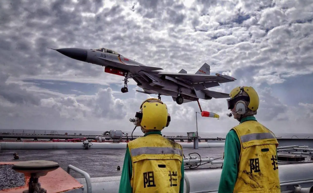 福建舰弹射轨道公开,放飞效率远超美国!我国为何不建更大航母?