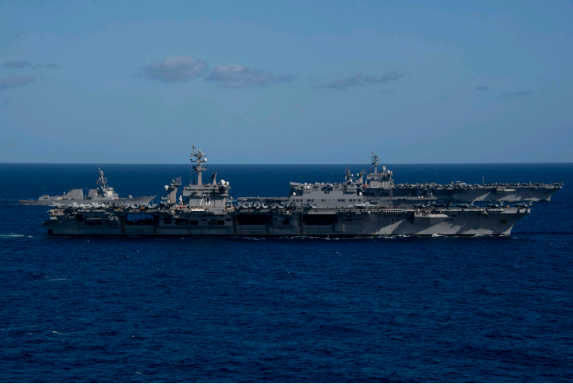 “美国三航母齐聚亚洲,拳头对准北京” “美国三航母齐聚亚洲,拳头对准北京”