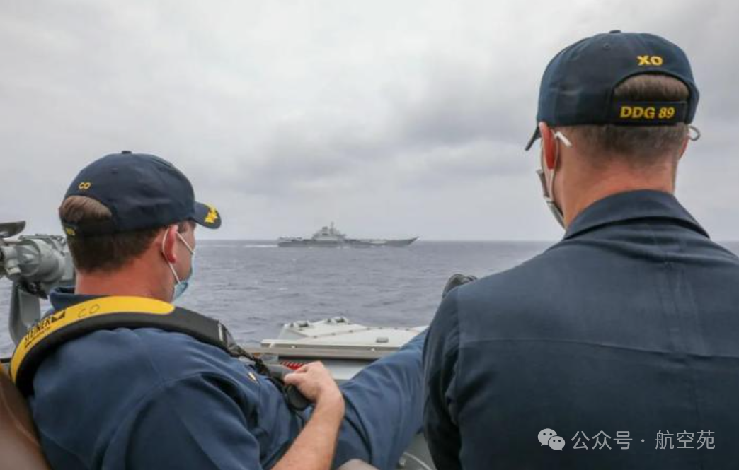 003航母船坞旁边,又一艘新型航母突然出现,令美军专家难以置信 003航母船坞旁边,又一艘新型航母突然出现,令美军专家难以置信