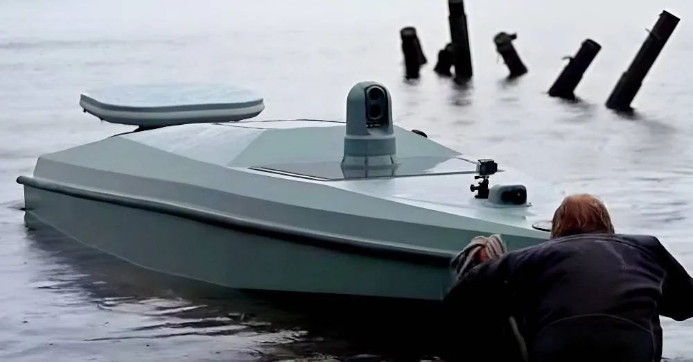 12艘无人艇“狼群攻击”!俄军舰剧烈爆炸,被乌克兰击沉!给中国海军也上了一课? 12艘无人艇“狼群攻击”!俄军舰剧烈爆炸,被乌克兰击沉!给中国海军也上了一课?