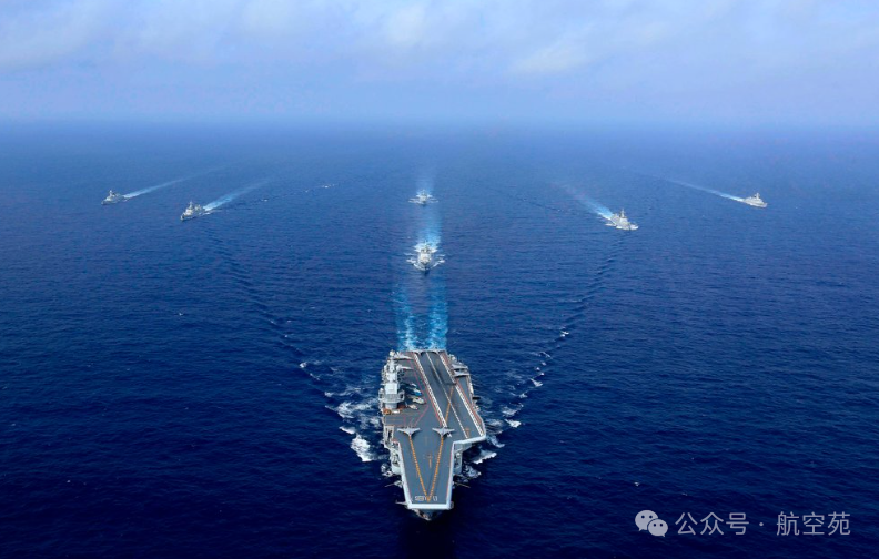 003航母船坞旁边,又一艘新型航母突然出现,令美军专家难以置信 003航母船坞旁边,又一艘新型航母突然出现,令美军专家难以置信