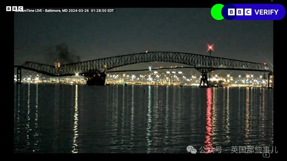 十万吨巨轮撞塌铁桥前绝望4分钟:全船停电,无法转向,直撞而去....