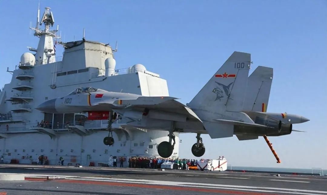 歼-15D电子战机来了，央视正式官宣，中国航母将进入攻势作战时代