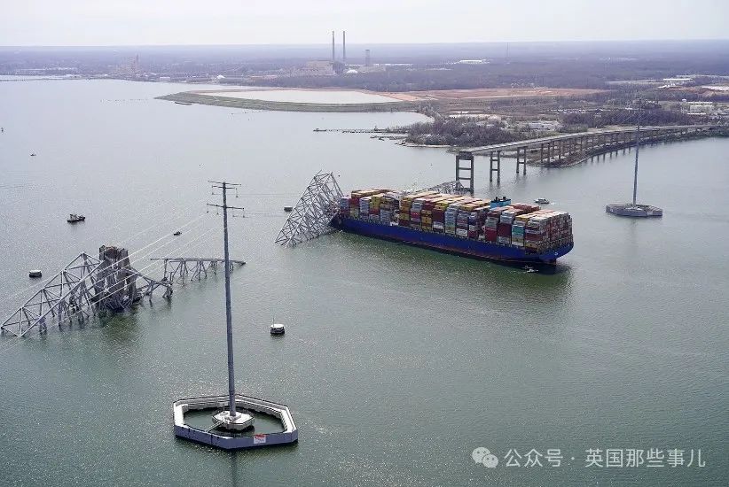 十万吨巨轮撞塌铁桥前绝望4分钟:全船停电,无法转向,直撞而去....