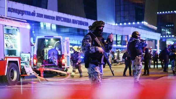 伤亡超过200人！莫斯科遭遇恐怖袭击，到底谁干的？