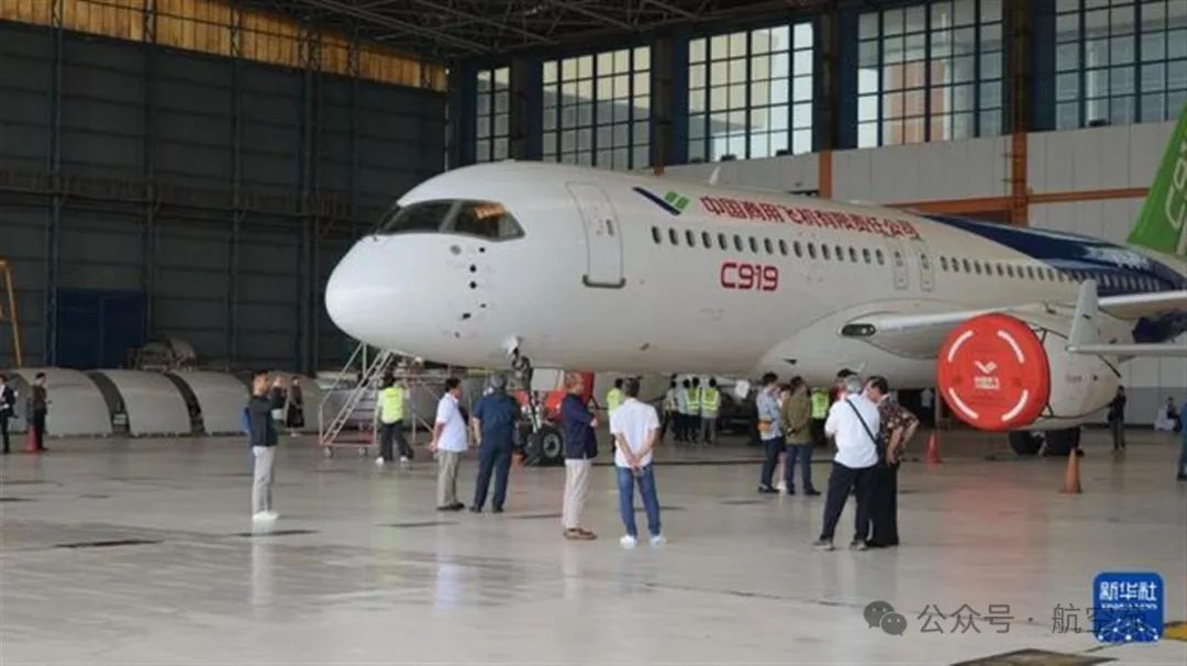 国产大飞机C919首次抵达马来西亚，此前已陆续亮相海外，首站新加坡