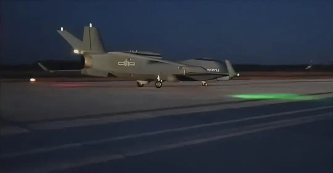 美国航母夜窜南海,我军战略之眼升空,敌人一举一动,彻底掌控 美国航母夜窜南海,我军战略之眼升空,敌人一举一动,彻底掌控