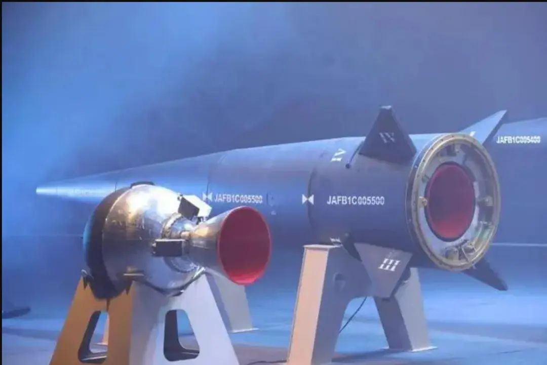 有高人指点?伊朗高超导弹400秒极速突防,撕裂世界最强防空网