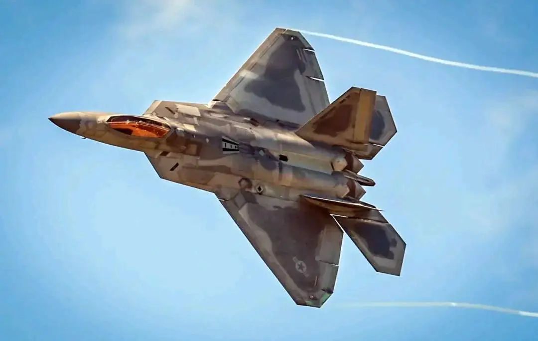 不可轻敌！美军F-22“猛禽”战机大升级，剑指亚太地区，关岛或成为第二基地