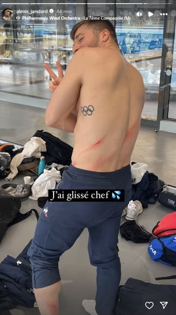 当着小马的面,法国运动员跳水失败笑翻全网,网友:很法国,可以笑,但不能嘲笑……