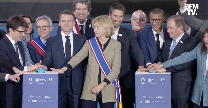 当着小马的面,法国运动员跳水失败笑翻全网,网友:很法国,可以笑,但不能嘲笑……