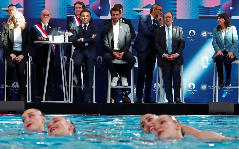 当着小马的面,法国运动员跳水失败笑翻全网,网友:很法国,可以笑,但不能嘲笑……