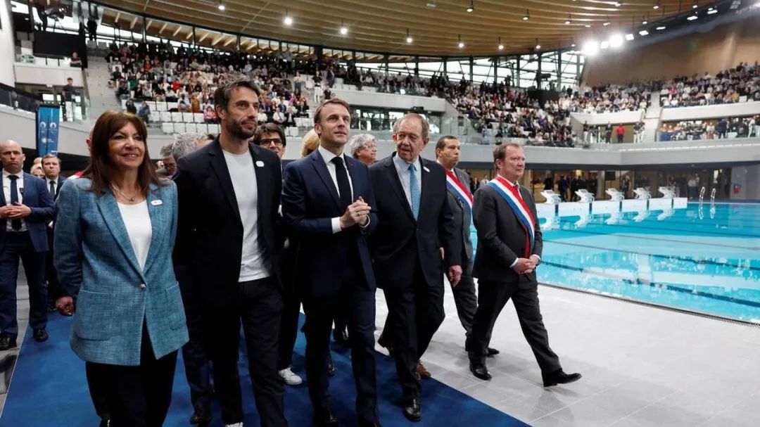 当着小马的面,法国运动员跳水失败笑翻全网,网友:很法国,可以笑,但不能嘲笑……