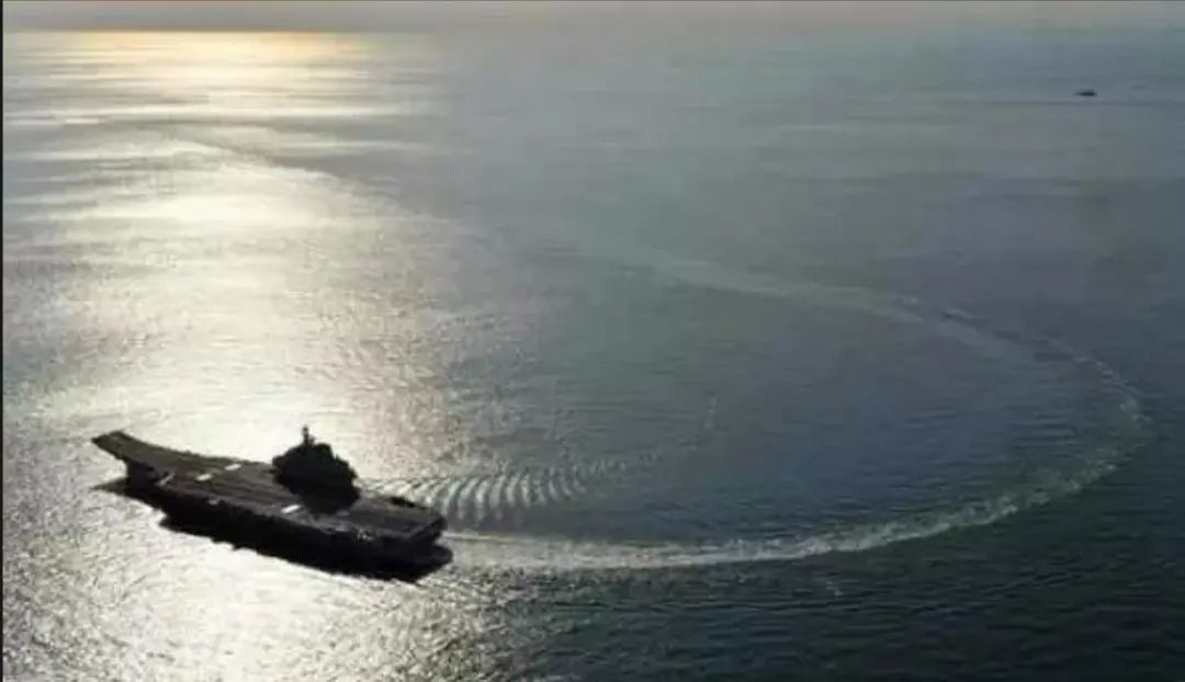 消息很突然,没有任何征兆!8万吨超级航母,欧亚第一巨舰首航